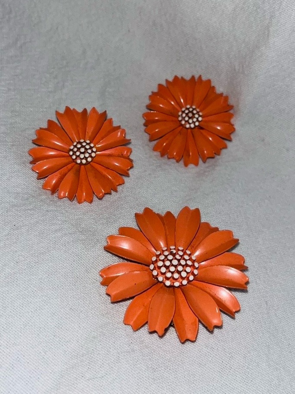 Crown Trifari Vintage Enamel Flower Set Brooch and Clip On Earrings 1955-1960